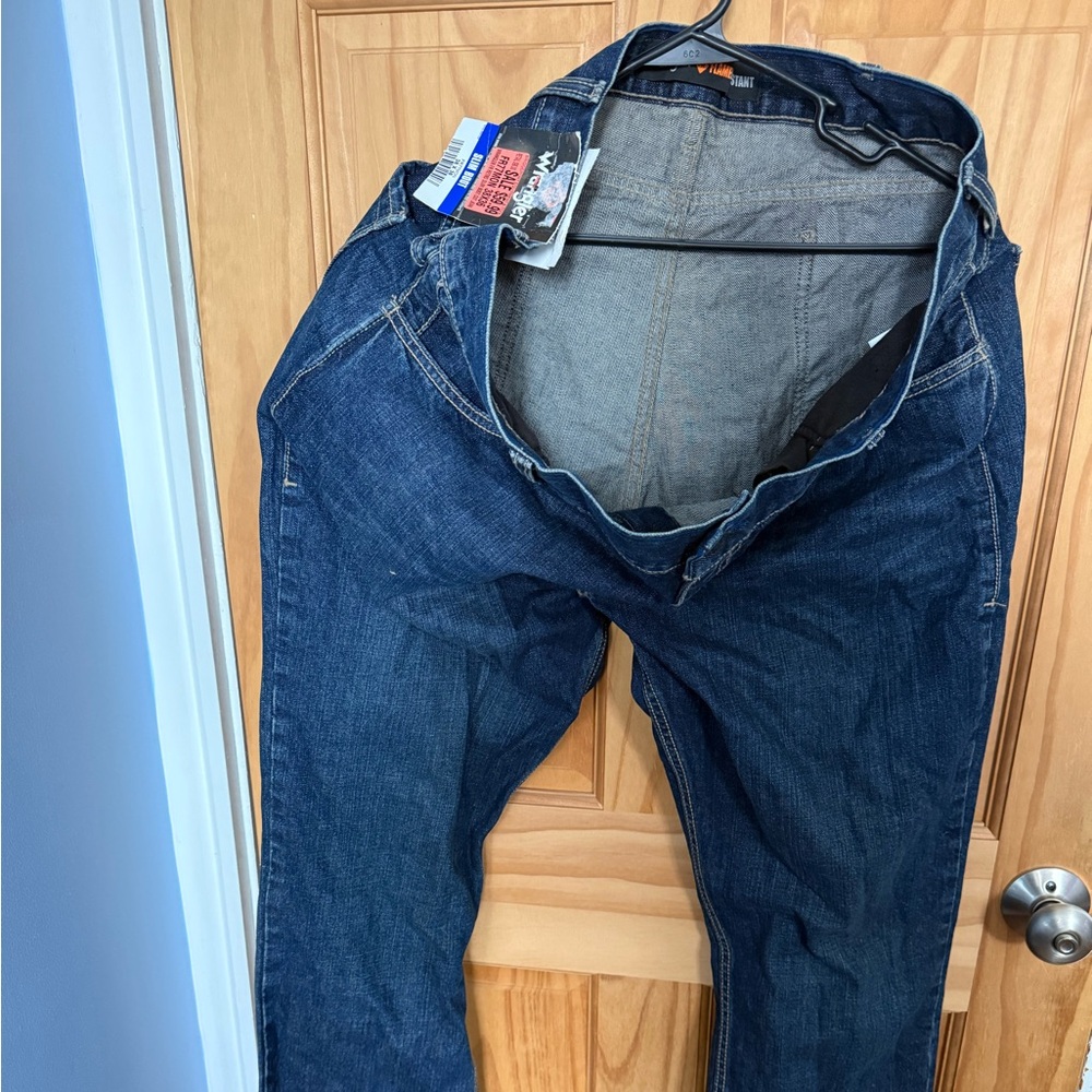 New With Tags, Mens Wrangler Flame Resistant Jeans Size 38 X 36 Slim Boot